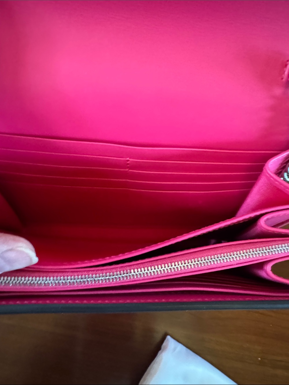 Authentic Gucci GUCCY Red Stars structured Chain Clutch - 2018 SEGA Capsule Rare - Picture 7 of 16